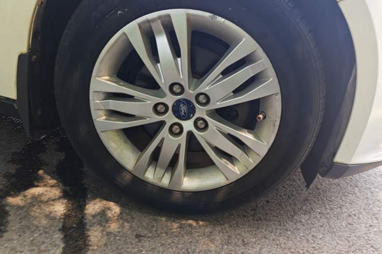 Used Ford Focus 2012 Hatchback 1.6L Automatic Comfort Model Right Front Wheel Hub