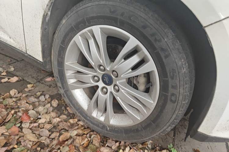 Used Ford Focus 2012 Sedan 1.6L Manual Comfort Model Right Front Wheel Hub