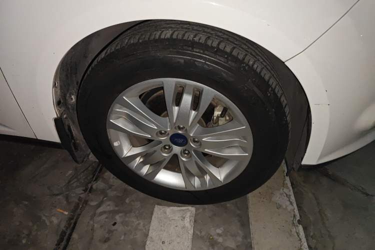 Used Ford Focus 2012 Hatchback 1.6L Automatic Comfort Model Right Front Wheel Hub