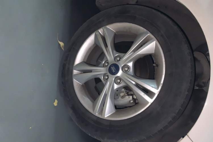 Used Ford Focus 2012 Sedan 1.6L Manual Fashion Edition Right Front Wheel Hub