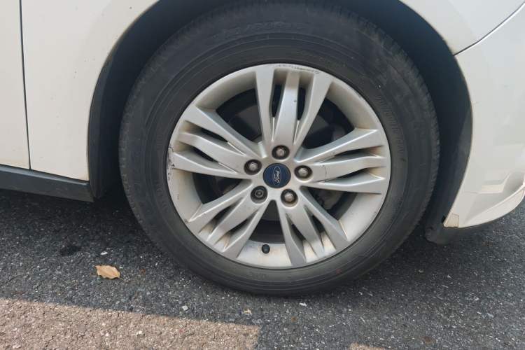 Used Ford Focus 2012 Hatchback 1.6L Automatic Comfort Model Right Front Wheel Hub