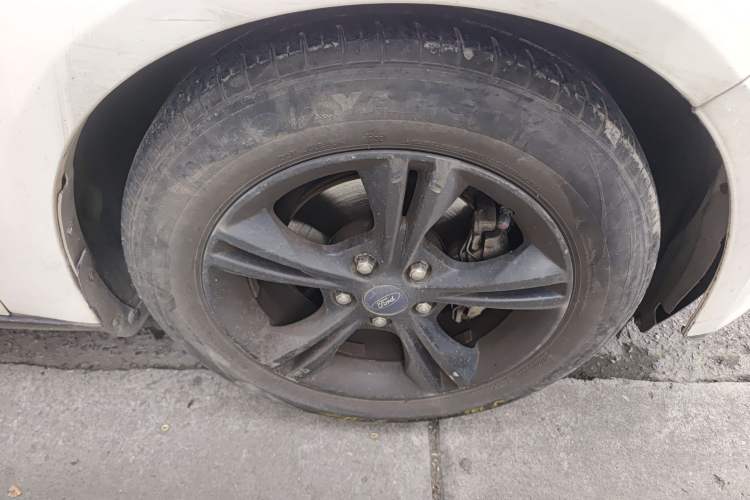 Used Ford Focus 2012 Sedan 1.6L Automatic Fashion Edition Right Front Wheel Hub