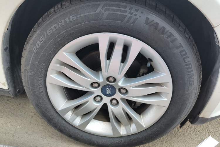 Used Ford Focus 2012 Hatchback 1.6L Automatic Comfort Model Right Front Wheel Hub