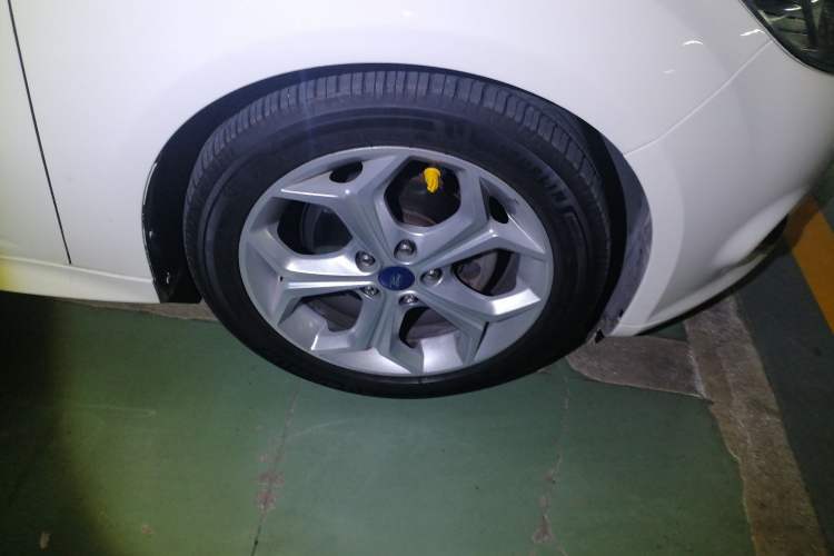 Used Ford Focus 2012 Hatchback 2.0L Automatic Luxury Sport Model Right Front Wheel Hub