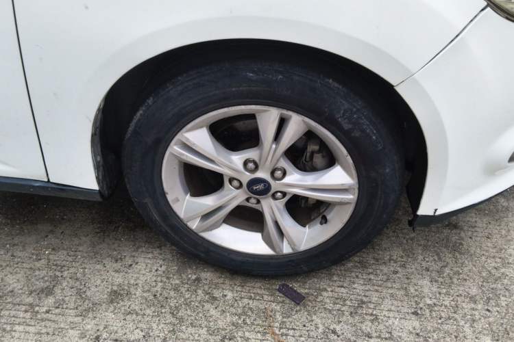 Used Ford Focus 2012 Sedan 1.6L Automatic Fashion Edition Right Front Wheel Hub