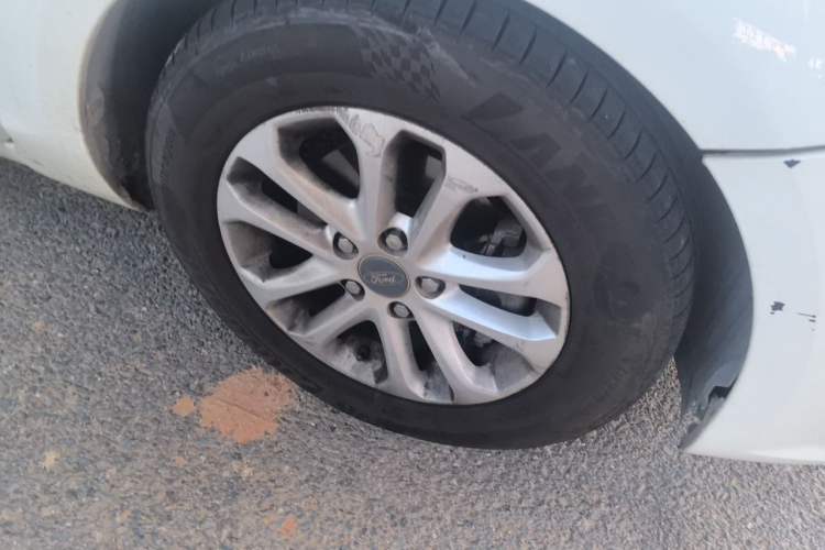 Used Ford Focus 2012 Hatchback Classic 1.8L Automatic Base Model Right Front Wheel Hub