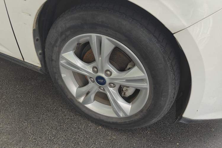 Used Ford Focus 2012 Hatchback 1.6L Automatic Fashion Edition Right Front Wheel Hub