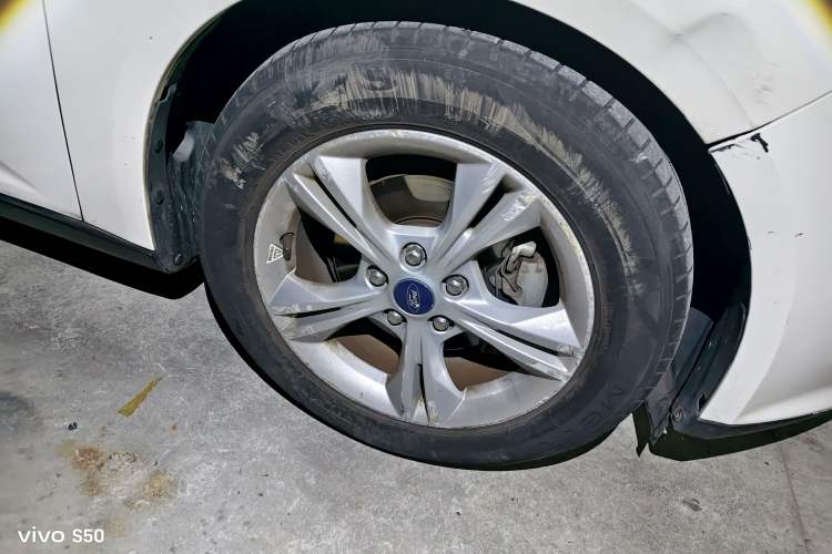 Used Ford Focus 2012 Sedan 1.6L Automatic Fashion Edition Right Front Wheel Hub