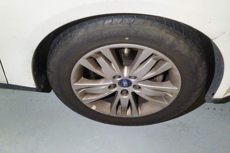 Used Ford Focus 2012 Hatchback 1.6L Automatic Comfort Model Right Front Wheel Hub