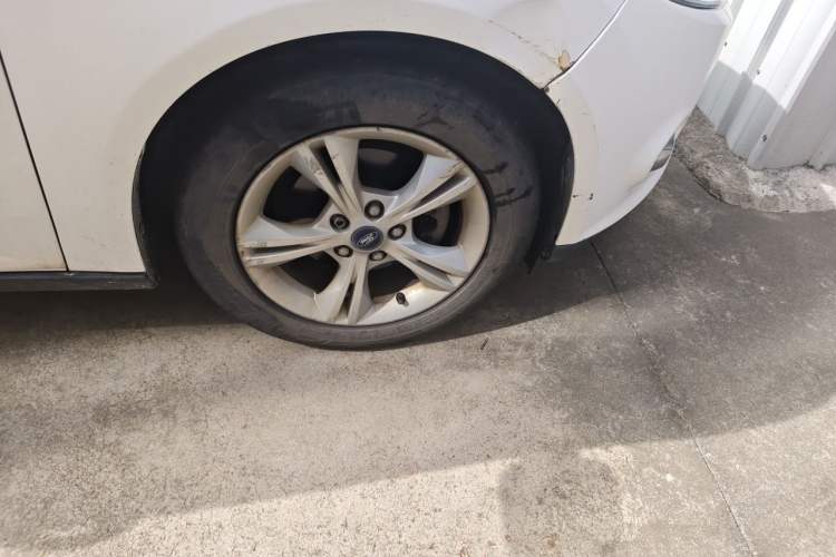 Used Ford Focus 2012 Sedan 1.6L Manual Fashion Edition Right Front Wheel Hub