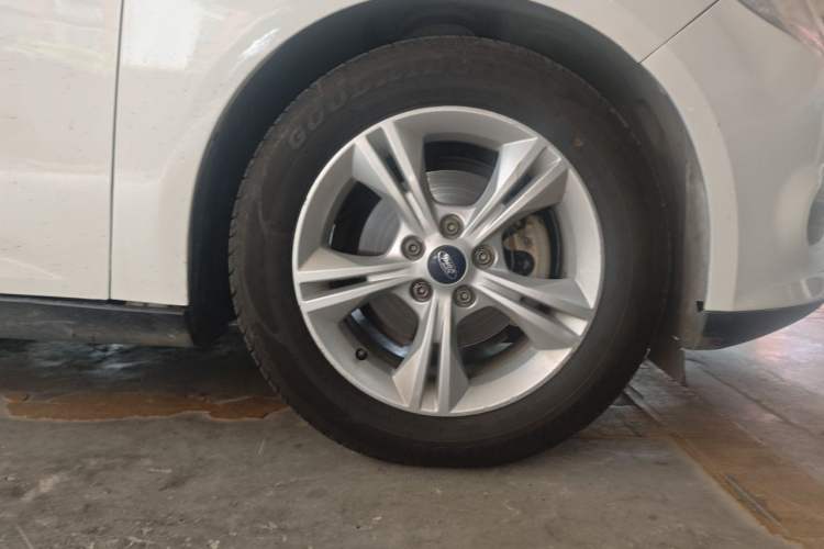 Used Ford Focus 2012 Hatchback 1.6L Automatic Fashion Edition Right Front Wheel Hub