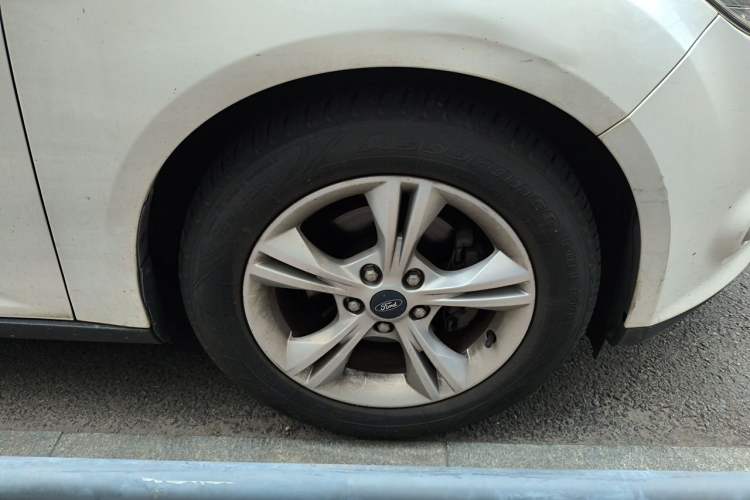 Used Ford Focus 2012 Sedan 1.6L Automatic Fashion Edition Right Front Wheel Hub