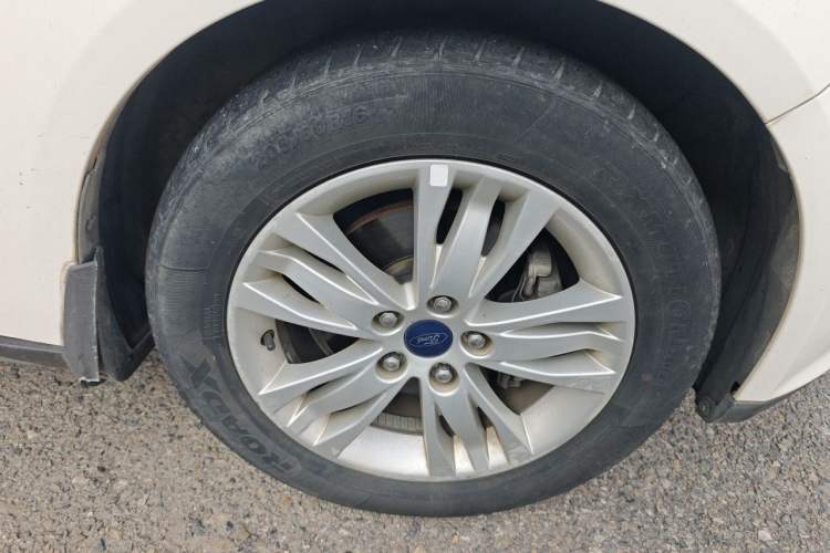 Used Ford Focus 2012 Hatchback 1.6L Automatic Comfort Model Right Front Wheel Hub
