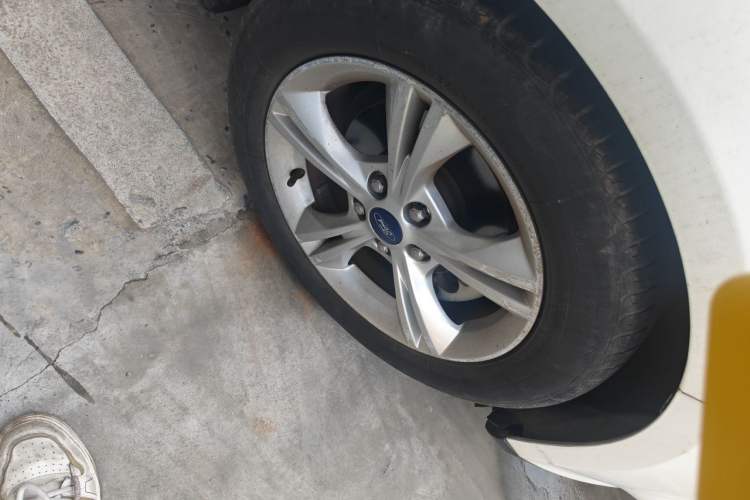 Used Ford Focus 2012 Sedan 1.6L Automatic Fashion Edition Right Front Wheel Hub