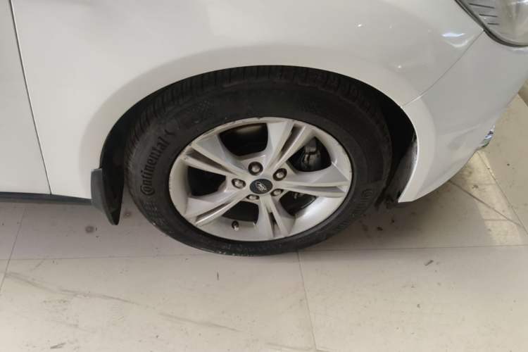 Used Ford Focus 2012 Sedan 1.6L Automatic Fashion Edition Right Front Wheel Hub