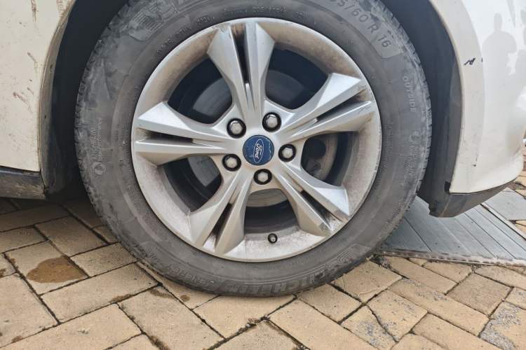 Used Ford Focus 2012 Hatchback 1.6L Automatic Fashion Edition Right Front Wheel Hub