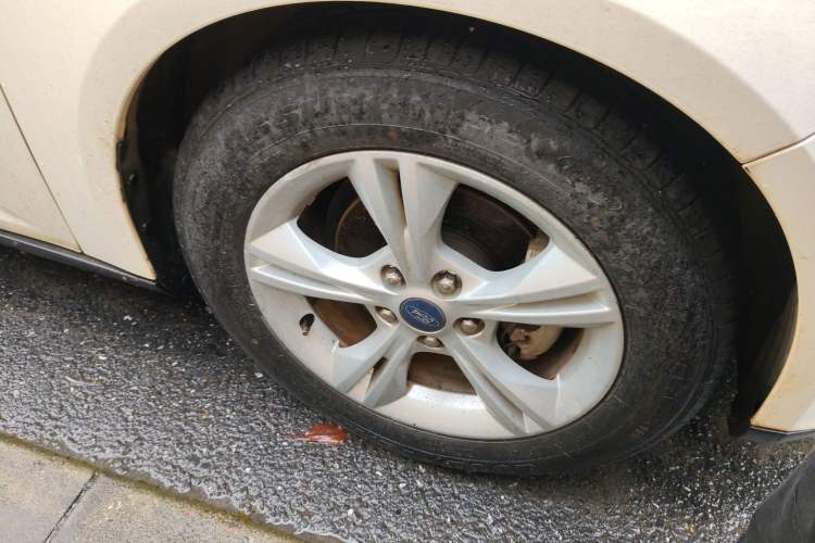 Used Ford Focus 2012 Sedan 1.6L Automatic Fashion Edition Right Front Wheel Hub