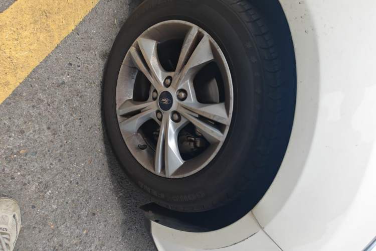 Used Ford Focus 2012 Hatchback 1.6L Automatic Fashion Edition Right Front Wheel Hub