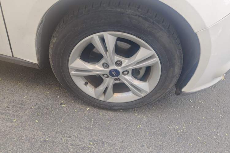 Used Ford Focus 2012 Sedan 1.6L Automatic Fashion Edition Right Front Wheel Hub
