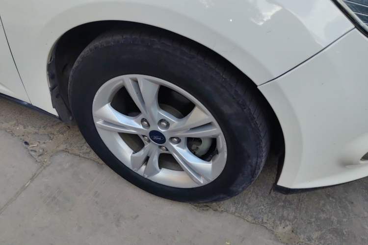 Used Ford Focus 2012 Hatchback 1.6L Automatic Fashion Edition Right Front Wheel Hub