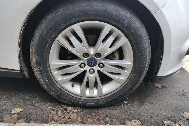 Used Ford Focus 2012 Hatchback 1.6L Automatic Comfort Model Right Front Wheel Hub