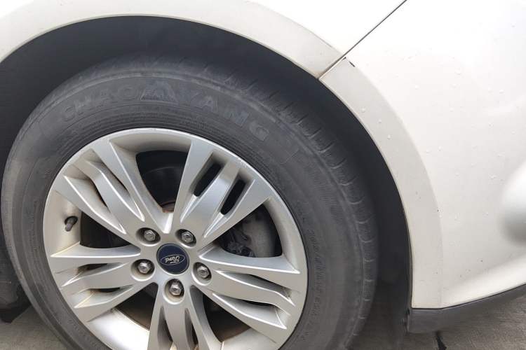 Used Ford Focus 2012 Sedan 1.6L Manual Comfort Model Right Front Wheel Hub