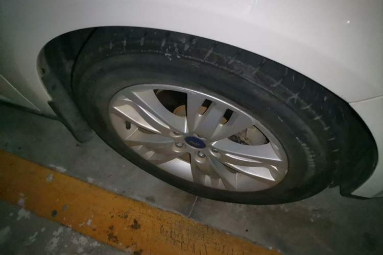 Used Ford Focus 2012 Hatchback 1.6L Manual Comfort Model Right Front Wheel Hub