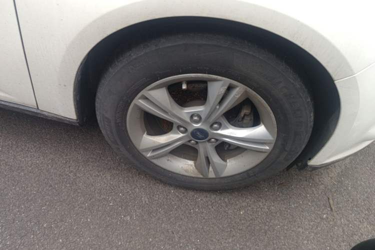Used Ford Focus 2012 Sedan 1.6L Automatic Fashion Edition Right Front Wheel Hub