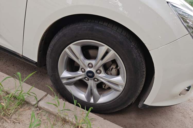 Used Ford Focus 2012 Hatchback 1.6L Automatic Fashion Edition Right Front Wheel Hub