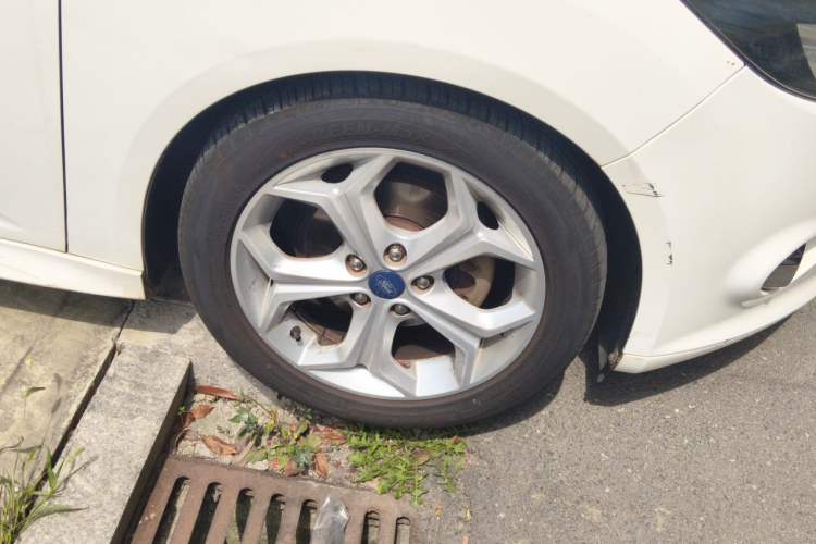 Used Ford Focus 2012 Hatchback 2.0L Automatic Luxury Sport Model Right Front Wheel Hub