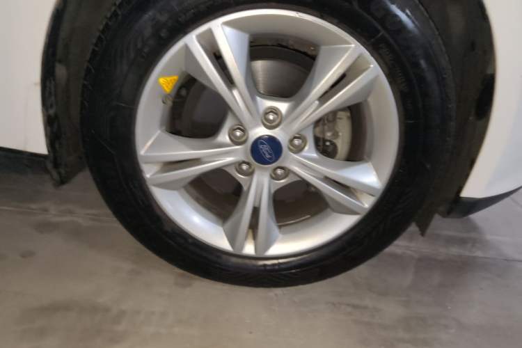 Used Ford Focus 2012 Sedan 1.6L Automatic Fashion Edition Right Front Wheel Hub