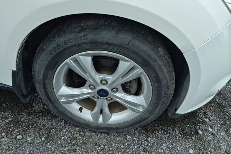 Used Ford Focus 2012 Sedan 1.6L Manual Fashion Edition Right Front Wheel Hub