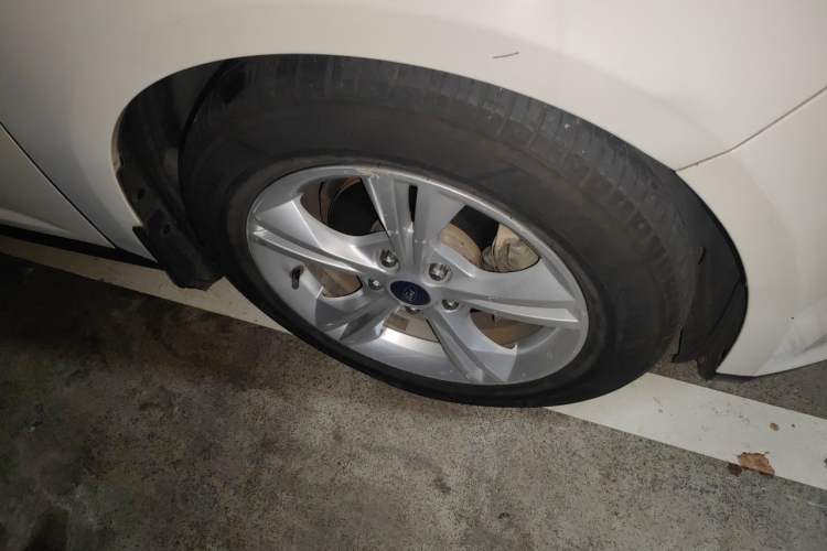 Used Ford Focus 2012 Sedan 1.6L Automatic Fashion Edition Right Front Wheel Hub
