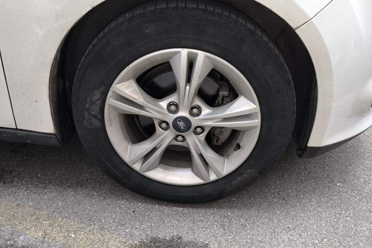 Used Ford Focus 2012 Hatchback 1.6L Automatic Fashion Edition Right Front Wheel Hub