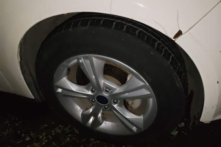 Used Ford Focus 2012 Sedan 1.6L Manual Fashion Edition Right Front Wheel Hub