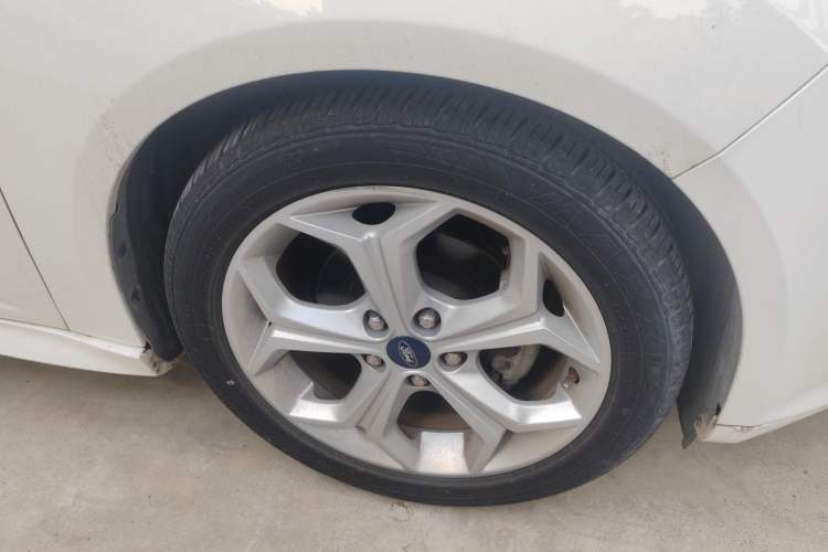 Used Ford Focus 2012 Hatchback 2.0L Manual Luxury Sport Model Right Front Wheel Hub