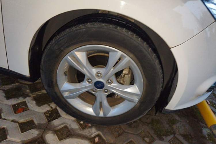 Used Ford Focus 2012 Sedan 1.6L Automatic Fashion Edition Right Front Wheel Hub