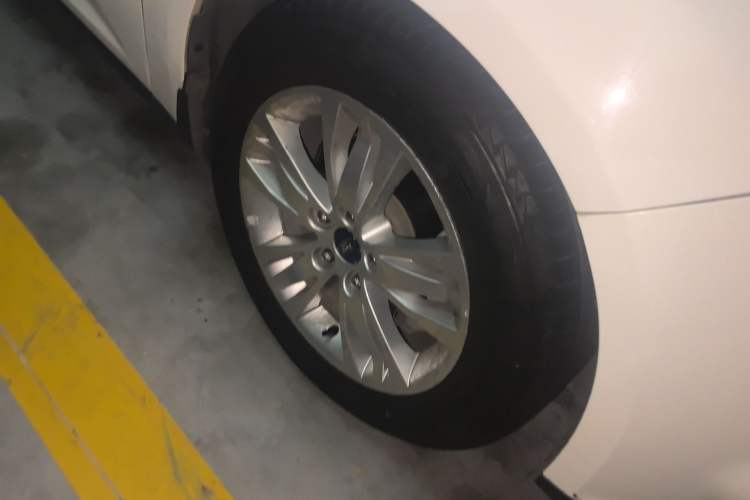 Used Ford Focus 2012 Hatchback 1.6L Automatic Comfort Model Right Front Wheel Hub