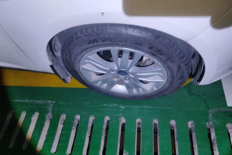 Used Ford Focus 2012 Hatchback 1.6L Automatic Comfort Model Right Front Wheel Hub