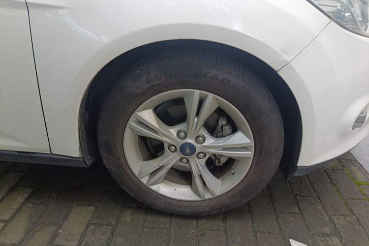 Used Ford Focus 2012 Sedan 1.6L Automatic Fashion Edition Right Front Wheel Hub