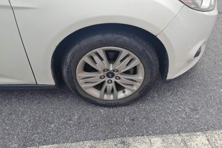 Used Ford Focus 2012 Hatchback 1.6L Automatic Comfort Model Right Front Wheel Hub