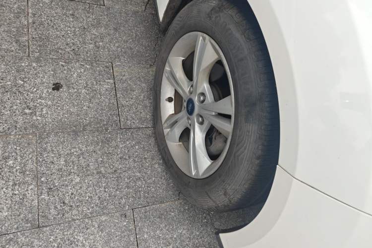 Used Ford Focus 2012 Sedan 1.6L Automatic Fashion Edition Right Front Wheel Hub