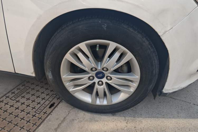 Used Ford Focus 2012 Hatchback 1.6L Automatic Comfort Model Right Front Wheel Hub