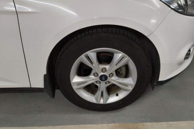 Used Ford Focus 2012 Sedan 1.6L Automatic Fashion Edition Right Front Wheel Hub