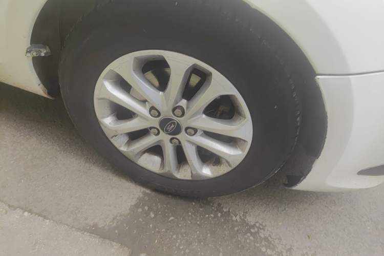 Used Ford Focus 2012 Sedan Classic 1.8L Manual Base Model Right Front Wheel Hub