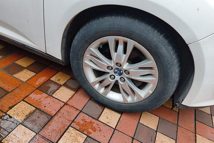 Used Ford Focus 2012 Sedan 1.6L Automatic Fashion Edition Right Front Wheel Hub