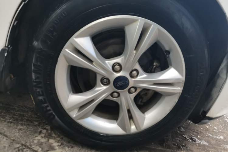 Used Ford Focus 2012 Sedan 1.6L Automatic Fashion Edition Right Front Wheel Hub