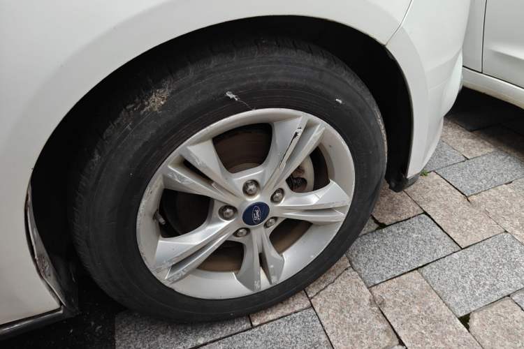 Used Ford Focus 2012 Sedan 1.6L Automatic Fashion Edition Right Front Wheel Hub