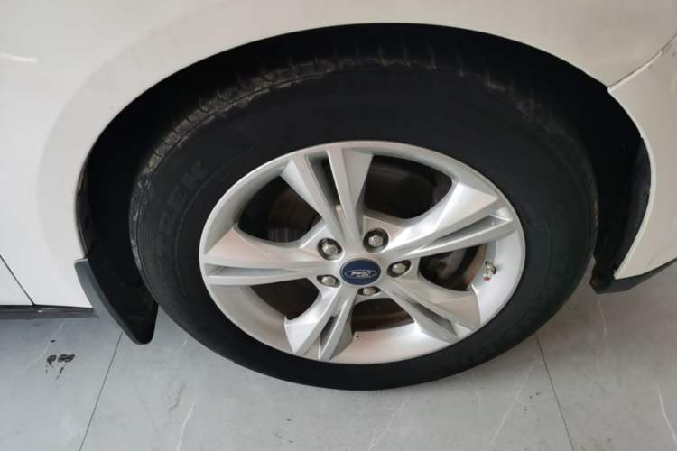 Used Ford Focus 2012 Sedan 1.6L Automatic Fashion Edition Right Front Wheel Hub