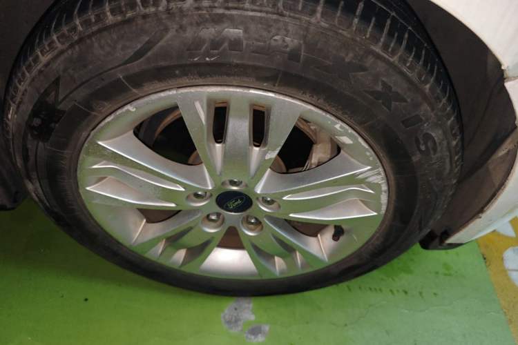 Used Ford Focus 2012 Hatchback 1.6L Automatic Fashion Edition Right Front Wheel Hub